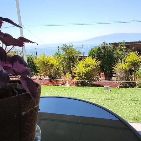 Con Inmejorables Vistas Al Oceano Y La Gomera